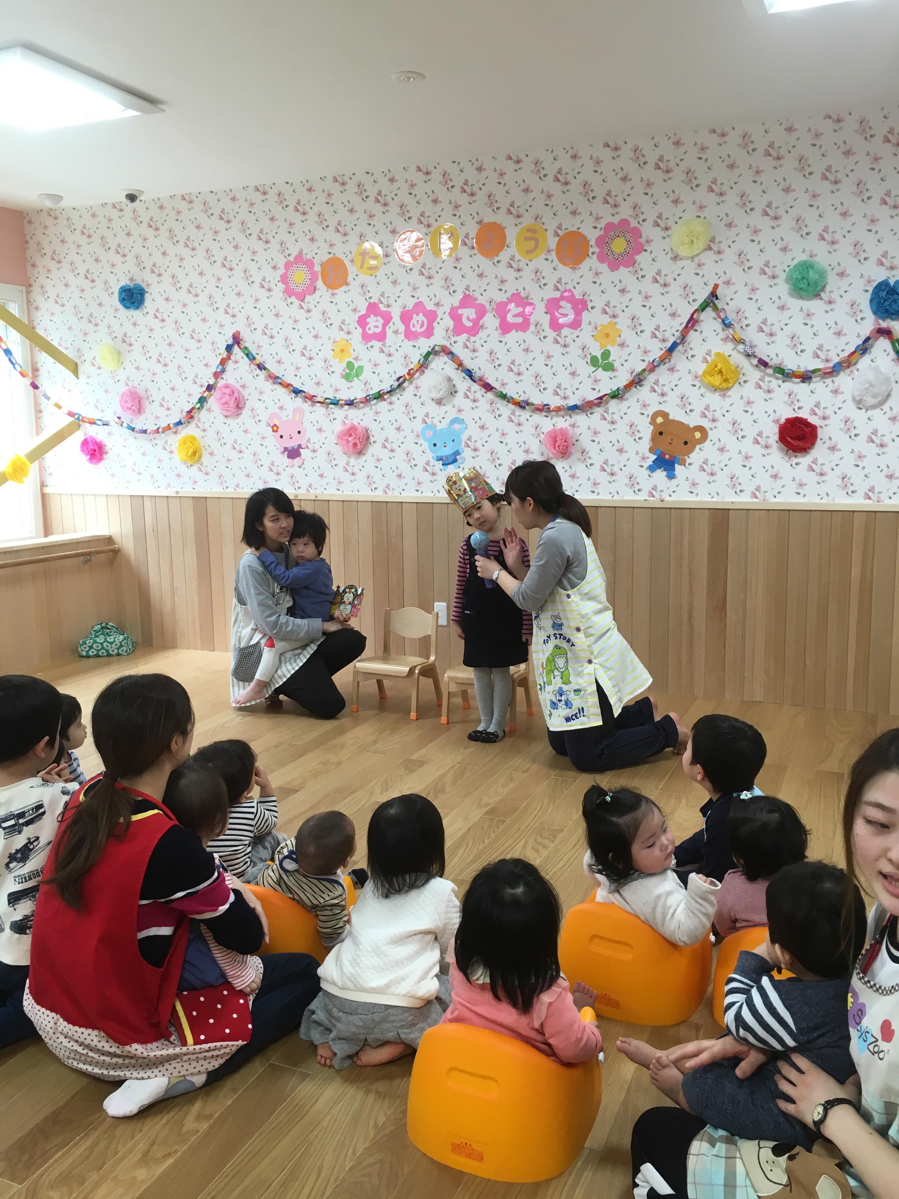 ４月のお誕生日会 札幌市中央区の大型託児保育施設 保育園キッズプラス 病児保育対応 夜8時まで保育対応